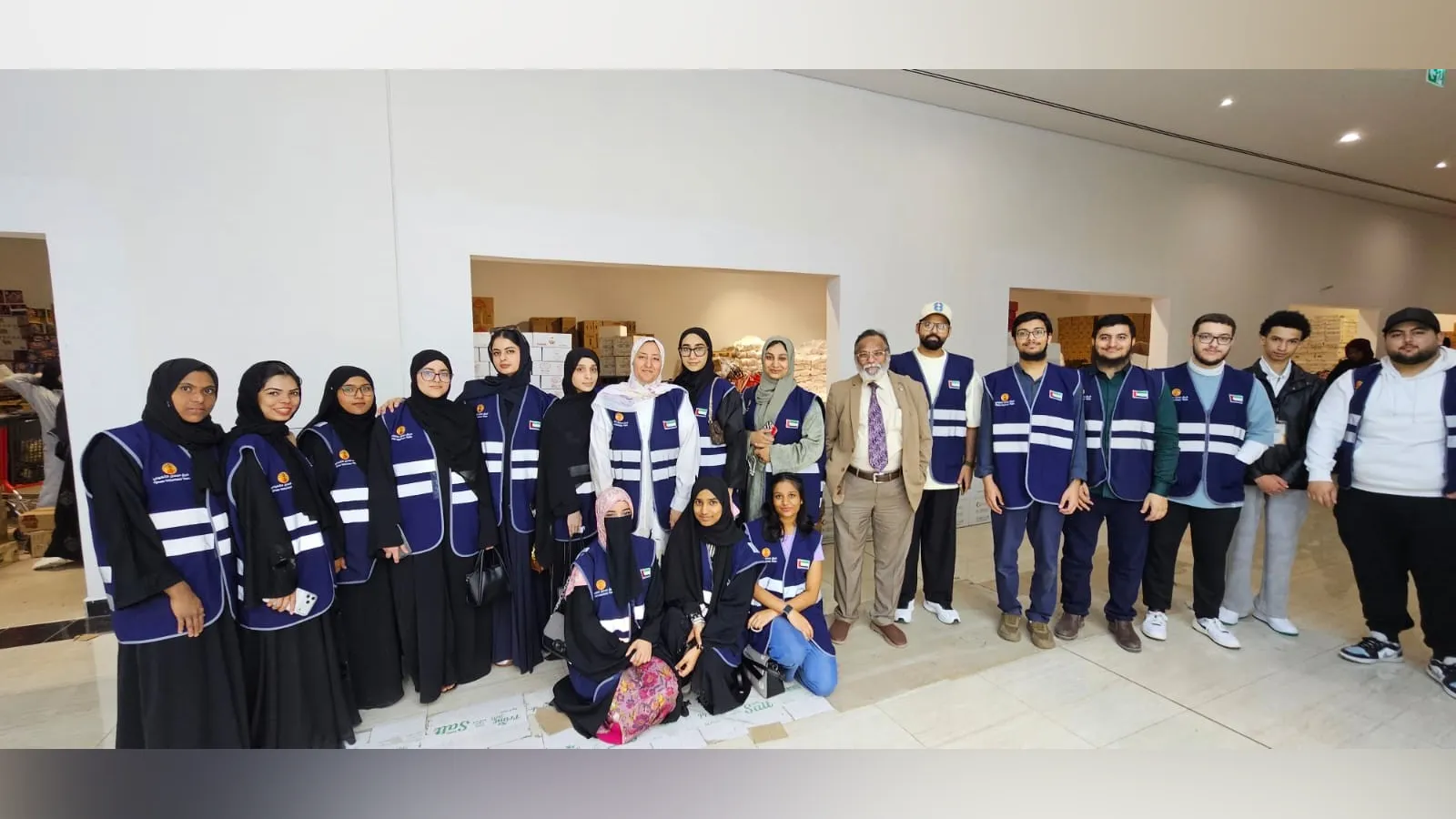 Faculty and Students Participate in Volunteer Aid-Packing Initiative for Gaza Relief